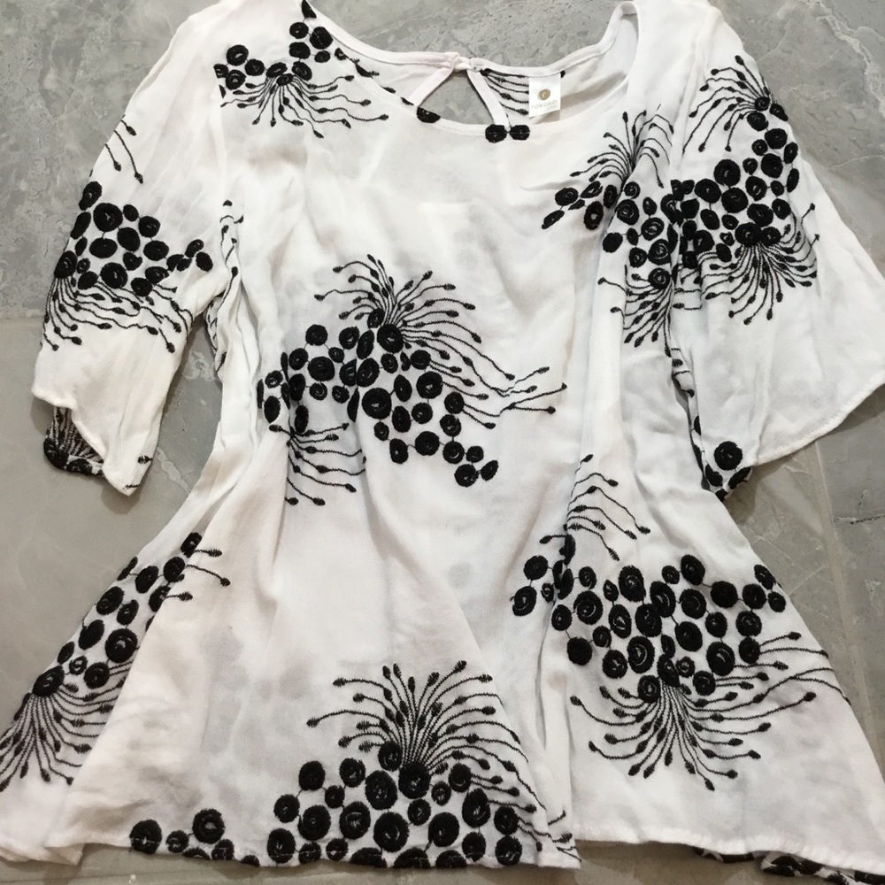 Gorgeous boutique embroidered top! L